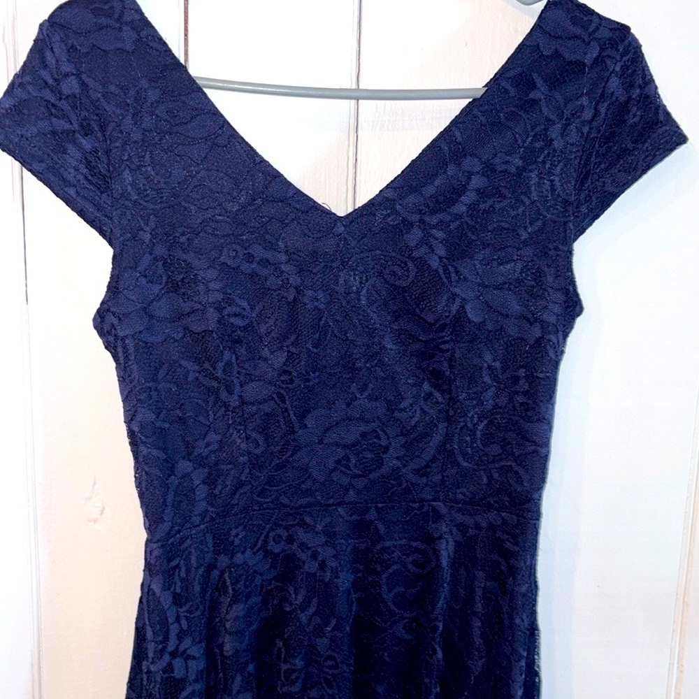 Elegant Blue Dress with Refined Silhouette